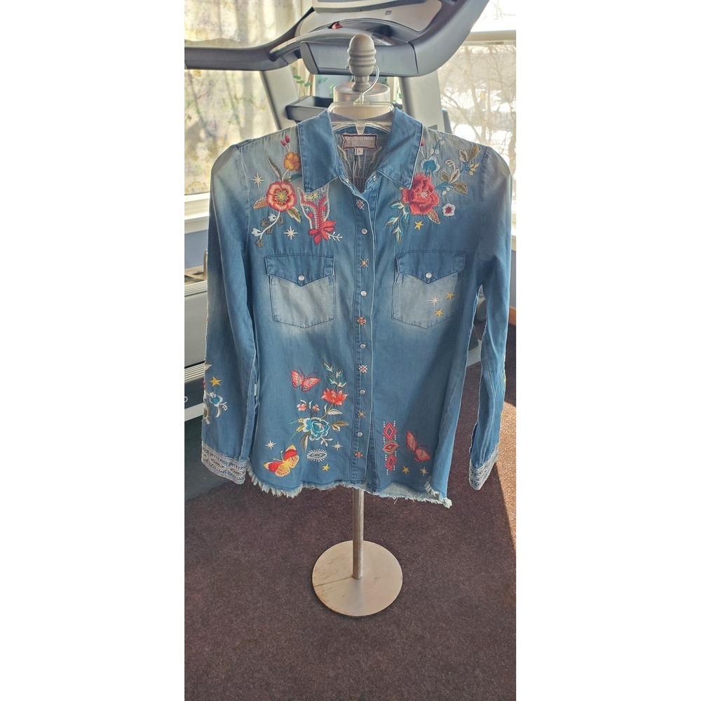 JOHNNY WAS WORKSHOP Embroidered Denim Western Shirt Womens Small NEW